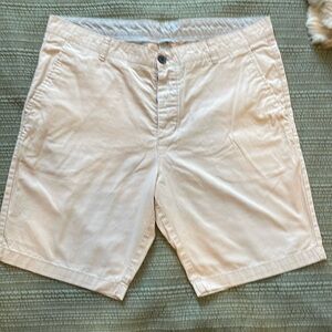H&M button fly chino shorts in 100% cotton. Men's 36. Very good condition Nice!